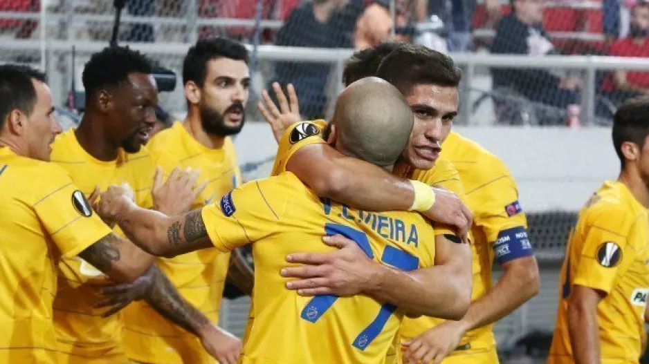 APOEL FC/Μέσα-εξω