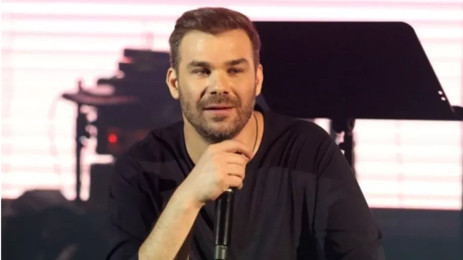 Ερμής Αραδίππου: Διοργανώνει Συναυλία με Σαμπάνη