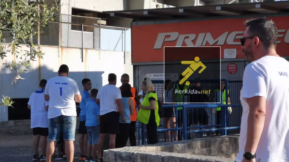 Άνοιξαν οι είσοδοι - Μαζεύονται οι Απολλωνίστες 