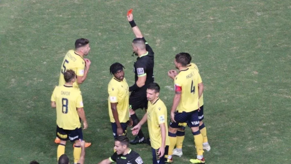 Με 10 η ΑΕΛ μέσω... On Field Review