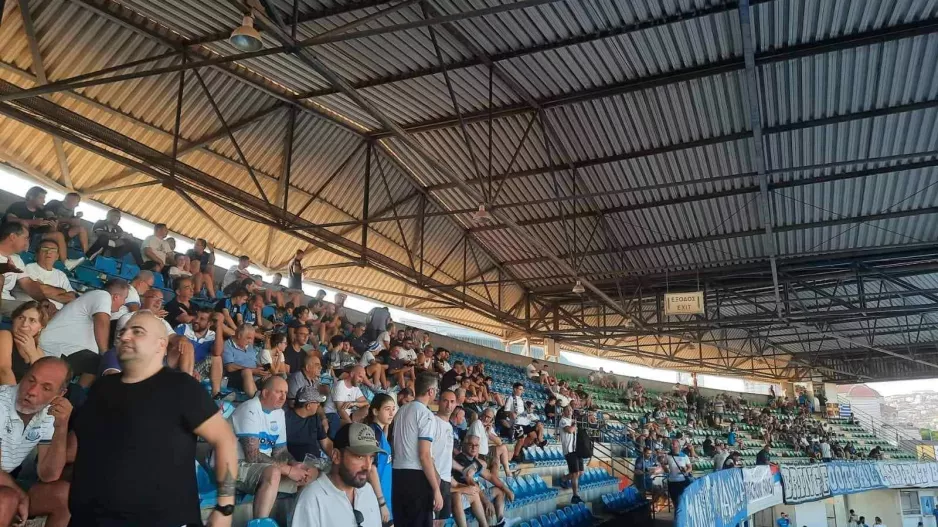 Φώτος/Το... μισογεμάτο άνω διάζωμα