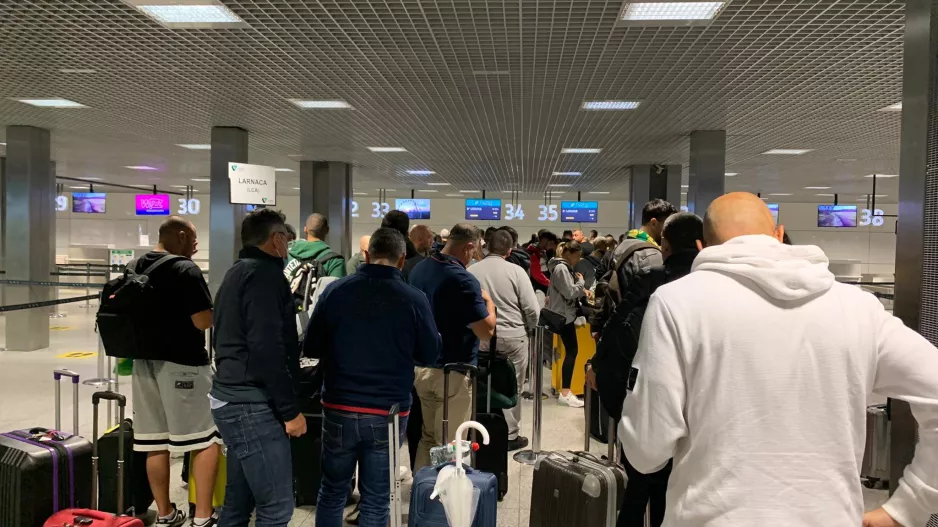 "Πετάνε" οι ΑΕΚτζήδες με τρίποντο στις αποσκευές 