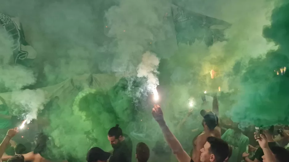 Μετά το 0-2… Pyro Show οι γηπεδούχοι! (φώτος/βίντεο) 