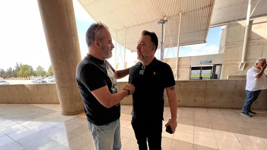 Χειραψία... πριν την κλήρωση