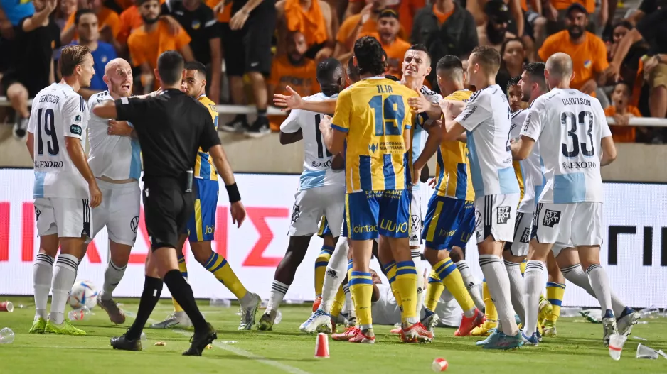 Ποινή από UEFA σε ΑΠΟΕΛ/ Μερικό κλείσιμο της νότιας  - Χρηματικό πρόστιμο