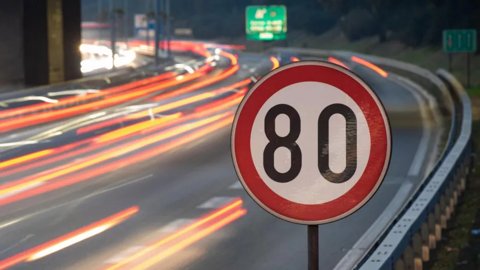 Σε ποια χώρα της Ευρώπης δεν μπορείς να κινηθείς με πάνω από 80 χλμ./ώρα;
