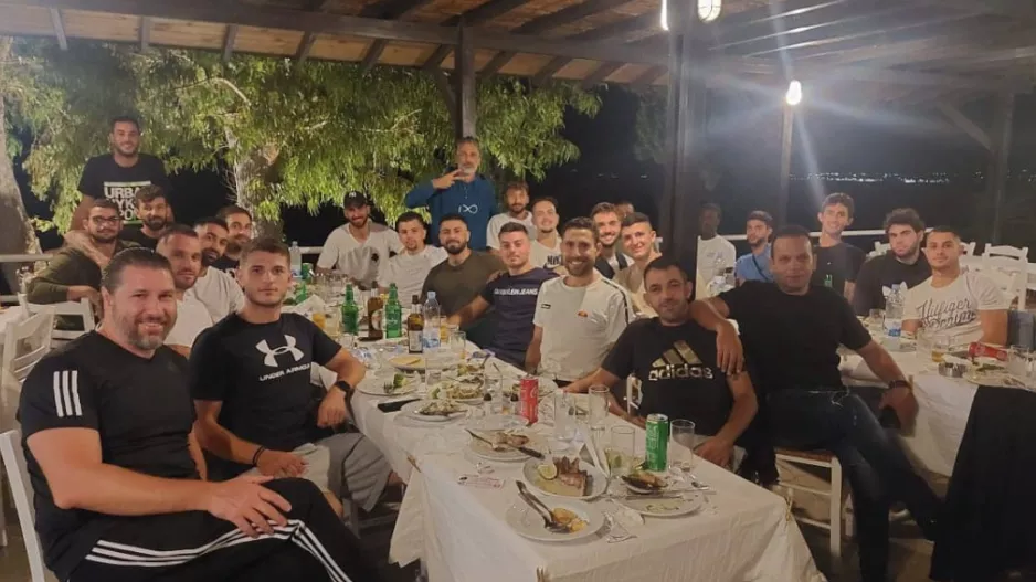 Τραπέζι… ΕΝΑΔ (φώτος)