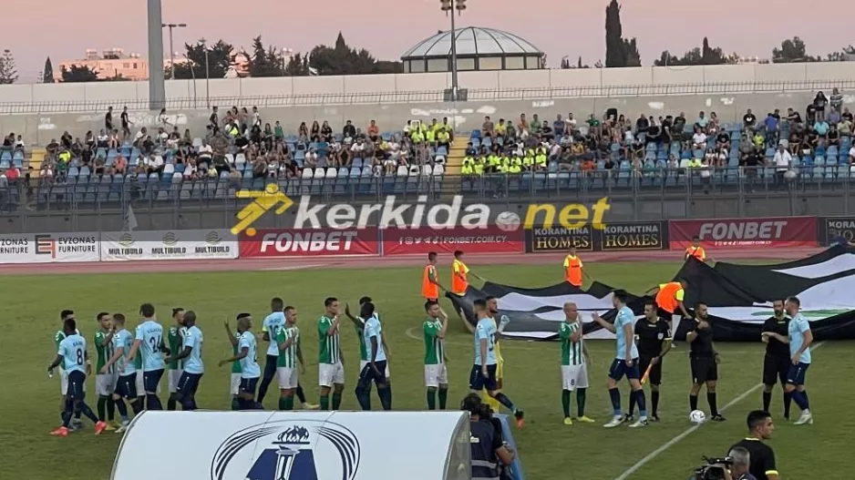 Παραμονή Χριστουγέννων... στο γήπεδο! 