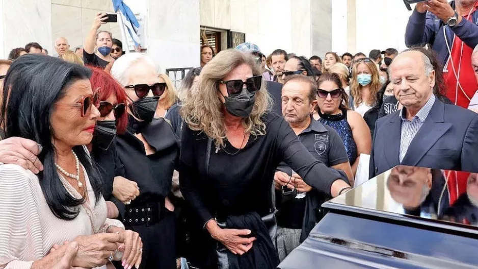 Το τελευταίο «αντίο» στη Μάρθα Καραγιάννη