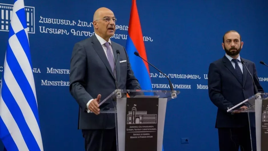 Δένδιας από Αρμενία: Όσοι ξανασχεδιάζουν χάρτες θα αποτύχουν -Το μήνυμα στην Τουρκία