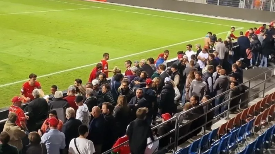 Αυτόγραφα... μετά τον Απόλλωνα (Φώτος)