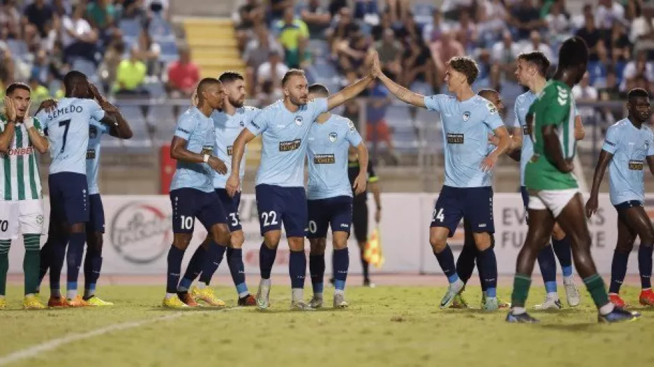 Τεσσάρες!