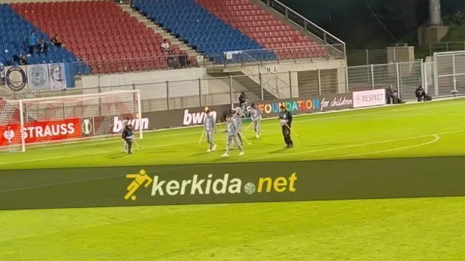 (Βαντούζ-Απόλλων) Στο ημίχρονο... έφτιαξαν το γρασίδι!