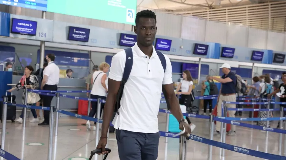 Αναχώρησε για την Γαλλία, μαζί με την αποστολή και ο Μπα