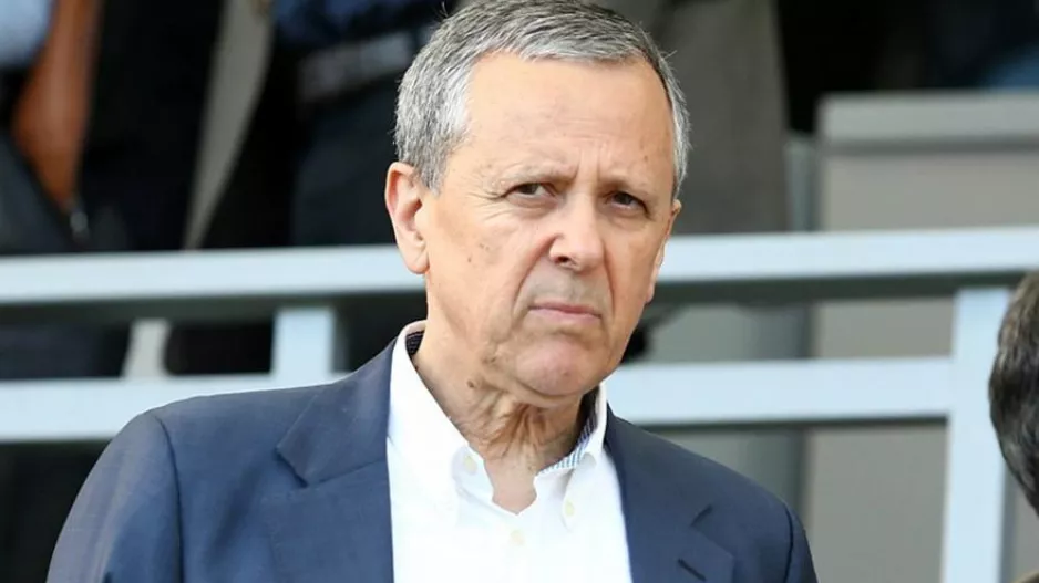 «Αιφνιδιάστηκα από Μπένετ-Δεν πρέπει να παίξουν Έλληνες στα ντέρμπι, θα εκτεθούν»