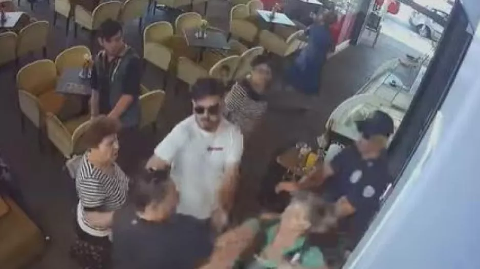 Ξύλο σε καφετέρια γιατί... άργησε η παραγγελία