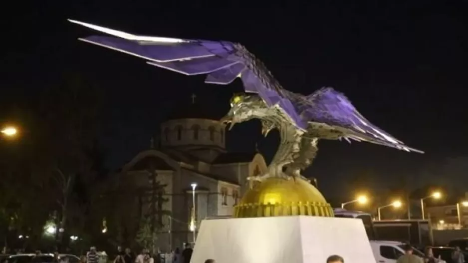 Άναψαν οι δάδες και φωτίστηκε ο ατσάλινος Δικέφαλος Αετός στην OPAP Arena! 