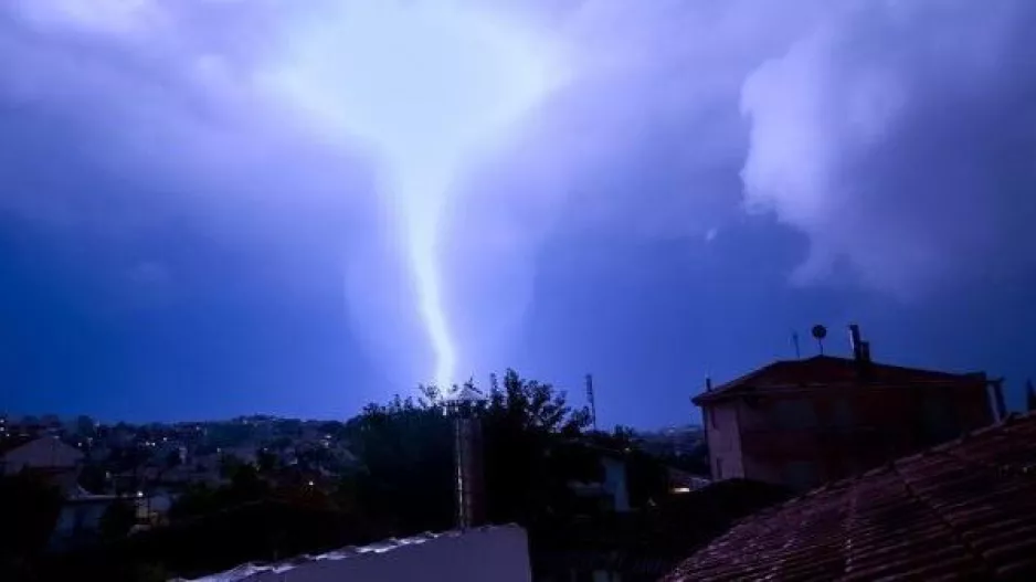 Βουλγαρία: Τρεις νεκροί από πτώση κεραυνού στο κέντρο της Σόφιας