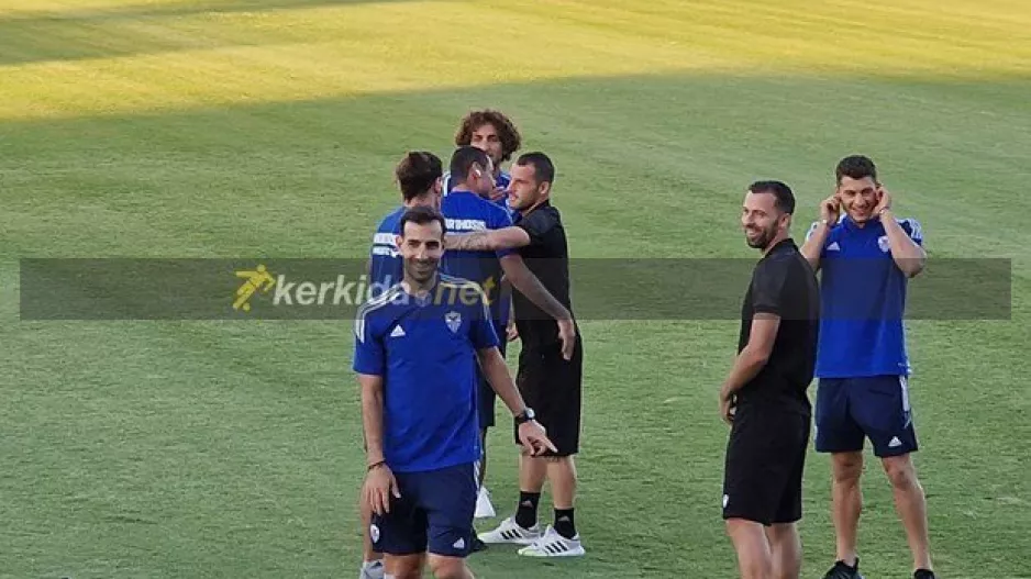 Αγκαλιές Ανορθωσιατών με Καλτσά και Χουσμπάουερ (φώτος)