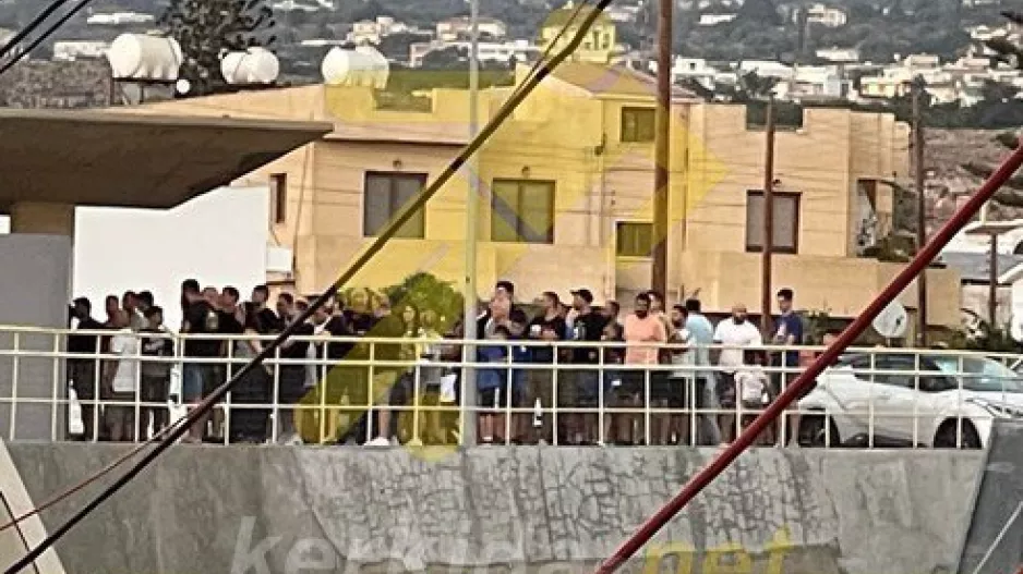 Ουρές οι Παφίτες για εισιτήριο στο παρά πέντε! 