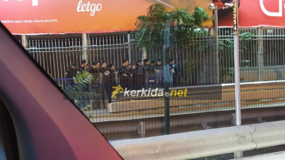 ΦΩΤΟΣ kerkida/Παντού αστυνομία περιμετρικά του «Şükrü Saracoğlu»