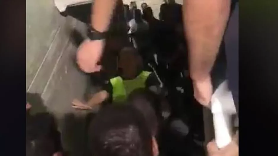 ΦΟΒΕΡΟ!!!/Στο γήπεδο ως σεκιούριτι παράνομος μετανάστης!