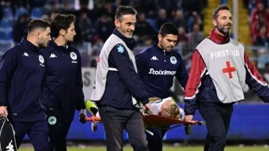 Σοβαρός τραυματισμός του Τρουιγιέ στο γόνατο, στο νοσοκομείο με ασθενοφόρο