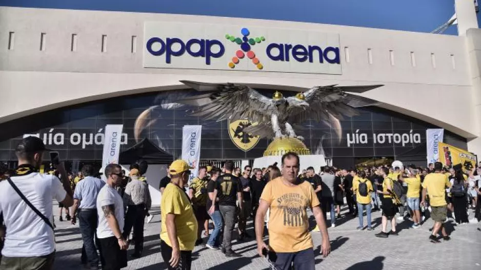 Έπεσαν δακρυγόνα έξω από την OPAP Arena