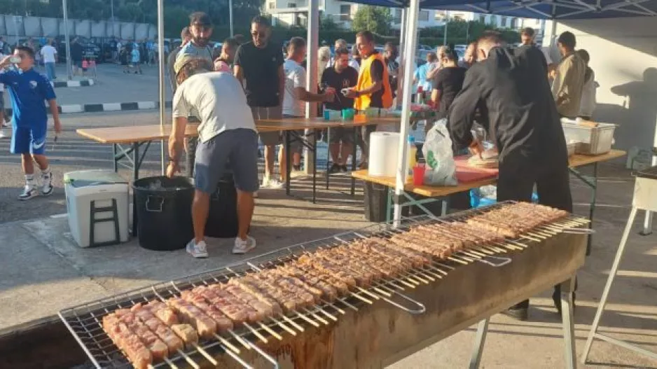 Σουβλάκια, ποτά και dj πριν το Πάφος-Ομόνοια