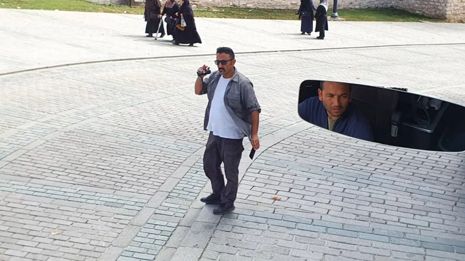 Κωνσταντινούπολη: Αστυνομικός με πολιτικά χωρίς λόγο βιντεογραφούσε τον κόσμο 