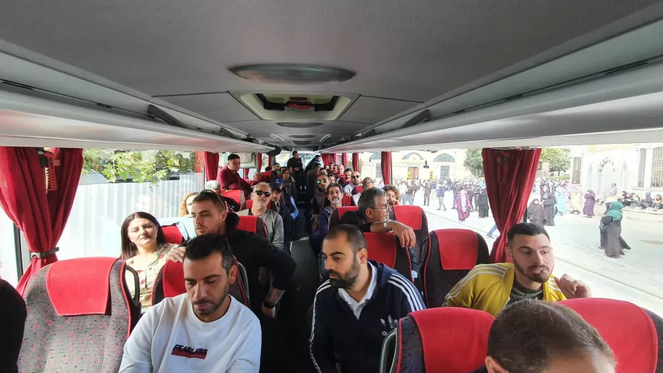 Απίστευτο: Καθήλωσαν τον κόσμο στο λεωφορείο! 