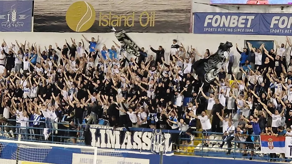 Είσοδο μετά τη σέντρα η Θύρα 1 (φώτος)