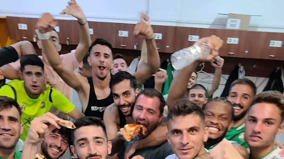 Το γιόρτασαν με πίτσα!