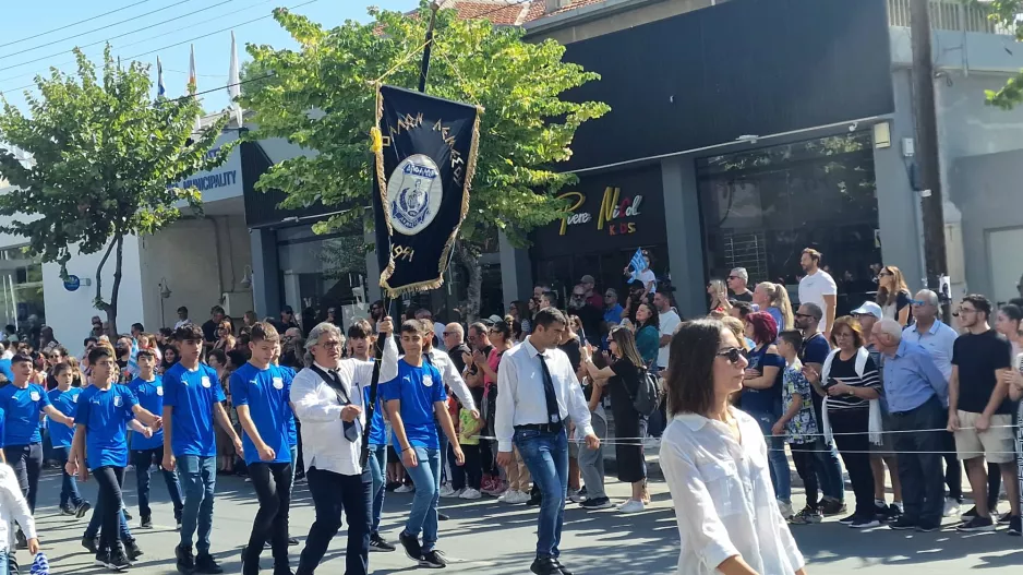 Παρέλασε το σωματείο Απόλλων/ΦΩΤΟΣ