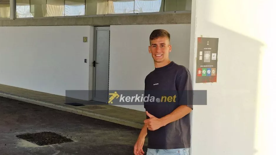 Πρώτος και... πόζα στο kerkida! 
