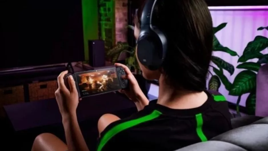 H Razer αποκάλυψε τη δική της φορητή cloud gaming κονσόλα (βίντεο)