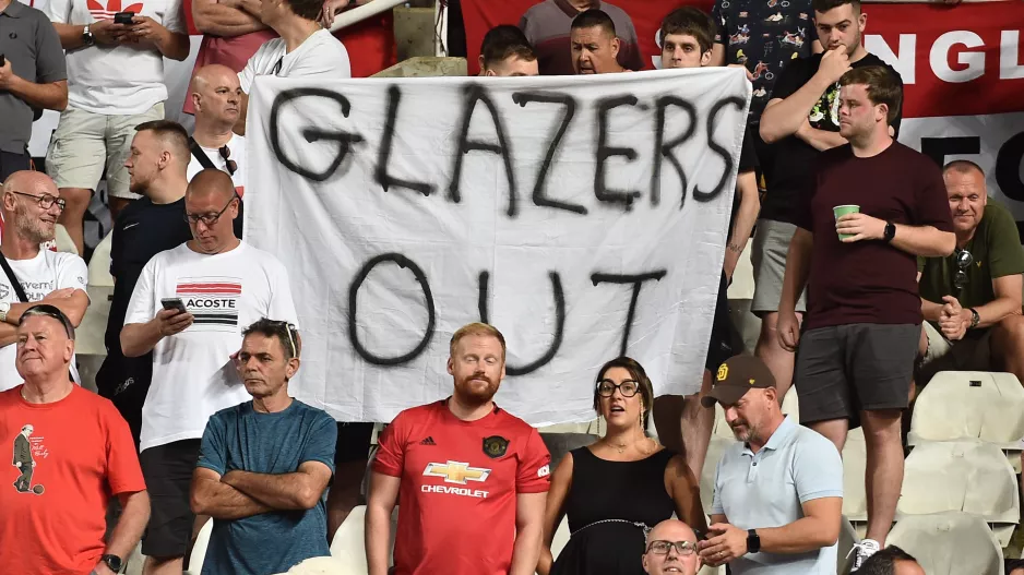 Πανό... "Glazers Out"
