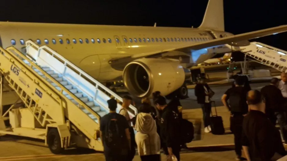 Επέστρεψε και... σκέφτεται Ανόρθωση 