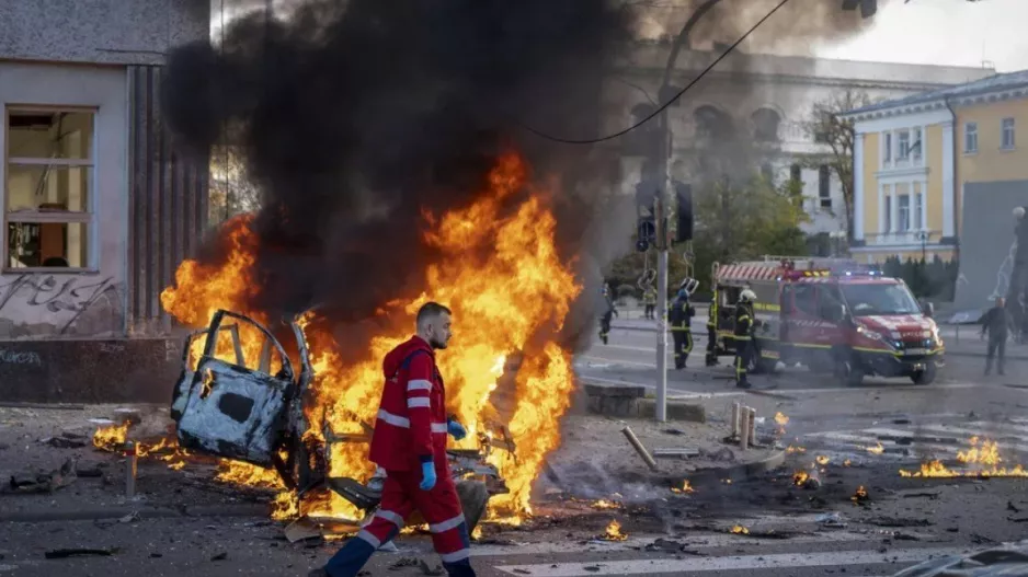 Ως εγκλήματα πολέμου ερευνώνται οι πολύνεκρες πυραυλικές επιθέσεις της Ρωσίας