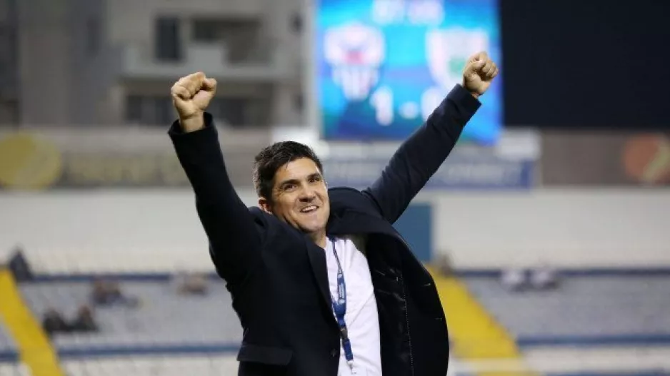 Σφιγμένες γροθιές!