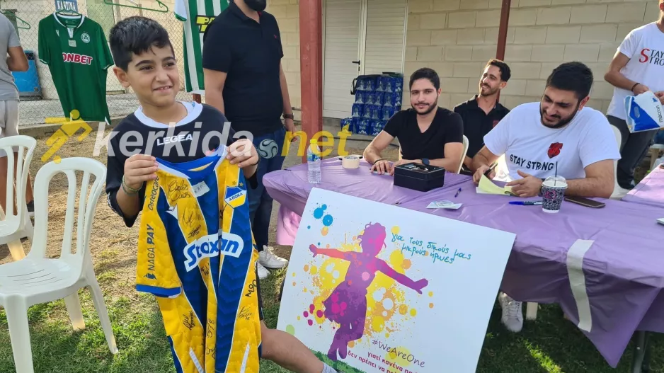 Η "γαλαζοκίτρινη" στα χέρια του Νικόλα (φώτος)