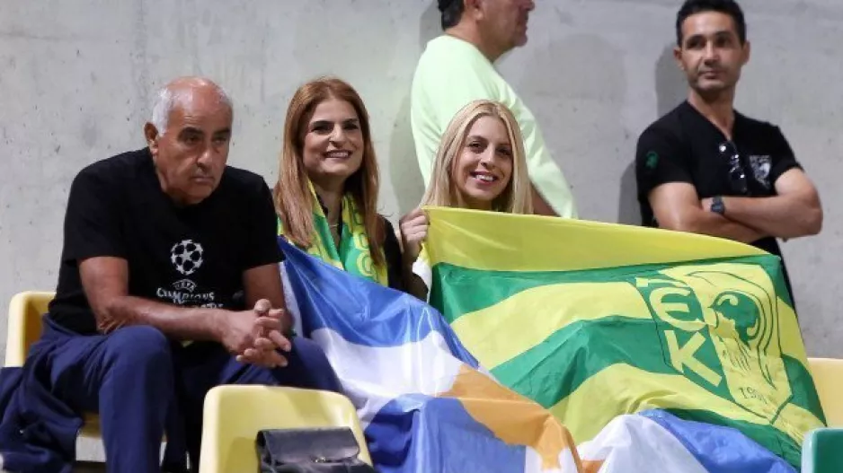 (Φωτορεπορτάζ) Οι φίλοι της ΑΕΚ στην "Αρένα"