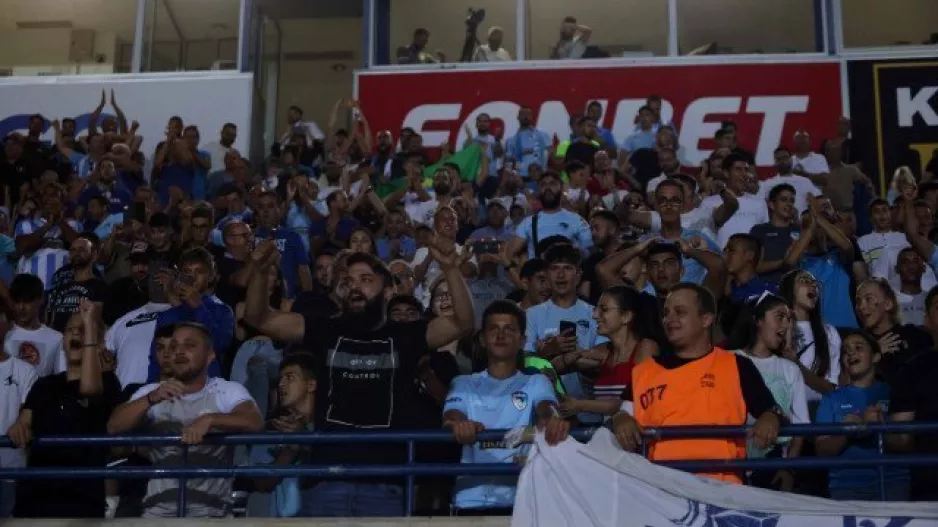 Θύρα 5: "Όλοι κοντά στην ομάδα για το διπλό"