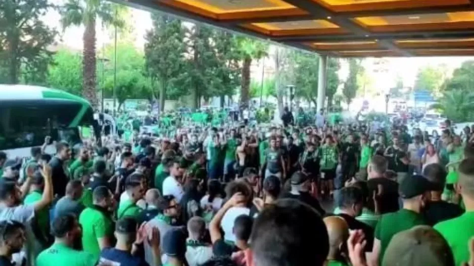 Κάλεσμα της Θύρας 13 στο ξενοδοχείο για «ψυχολογικό ντοπάρισμα» ενόψει Ολυμπιακού
