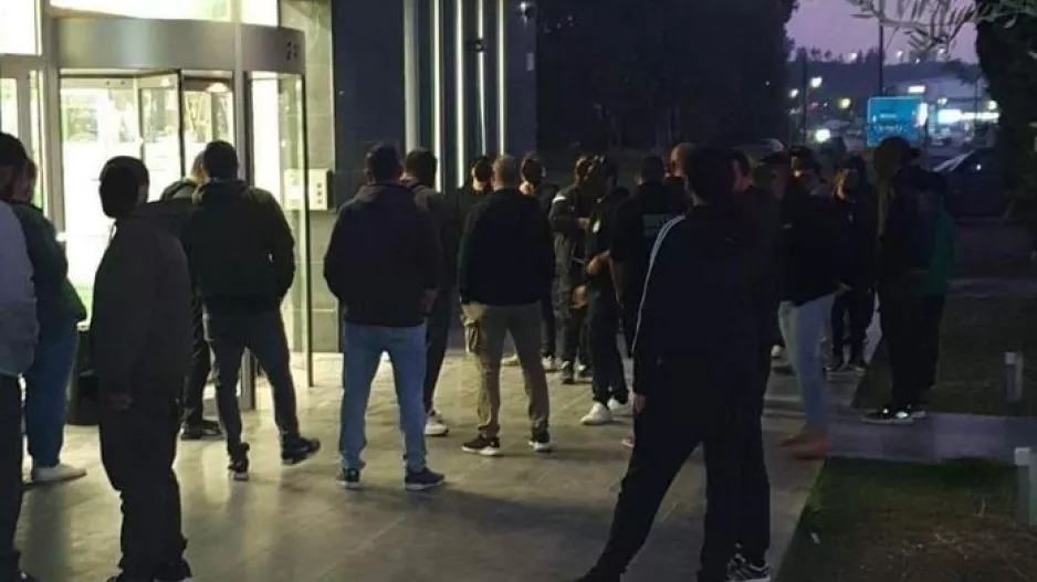 Οπαδοί της Ομόνοιας στα γραφεία/Ζήτησαν απομάκρυνση Παπασταύρου-Γρηγόρη