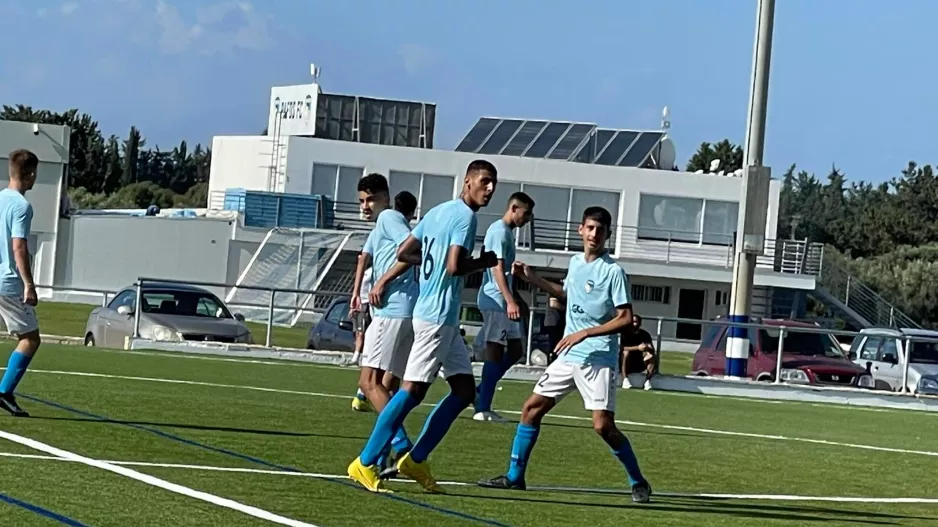 Ανώτατη Κ-17: Στην κορυφή ο ΑΠΟΕΛ μετά την ήττα της Ομόνοιας