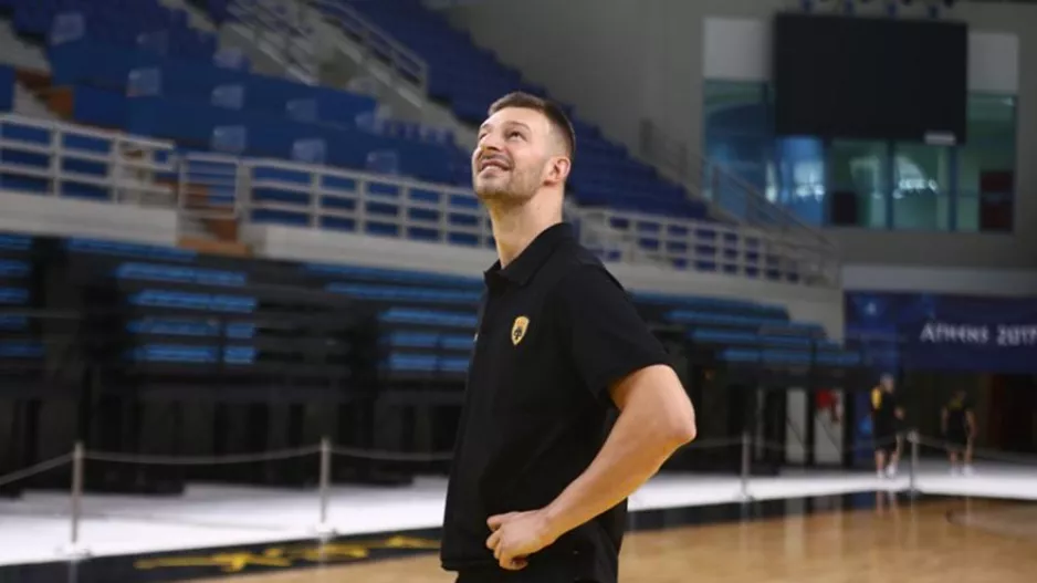 Ραγίζει καρδιές το βίντεο της ΑΕΚ στην μνήμη του Γέλοβατς: «Στέβαν, παίζεις μαζί μας»