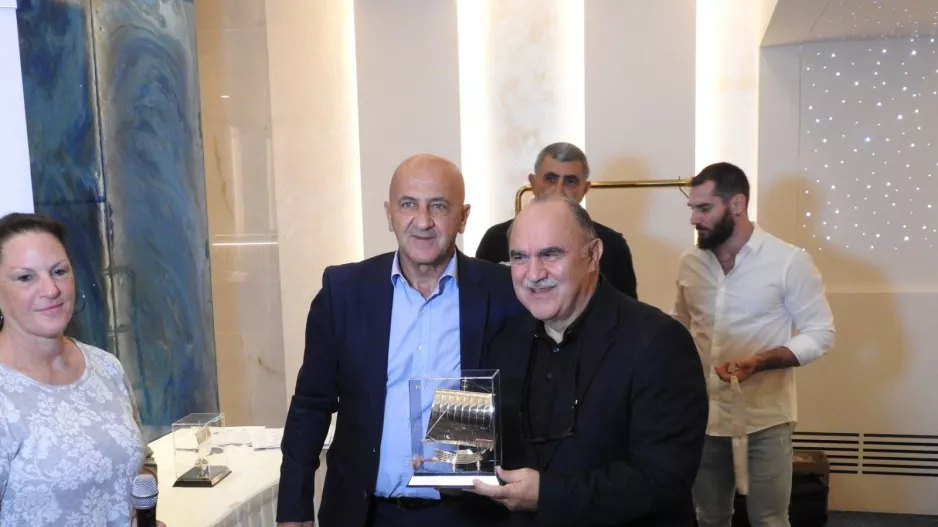 Στις απονομές της άρσης βαρών ο Ανδρέας Μιχαηλίδης