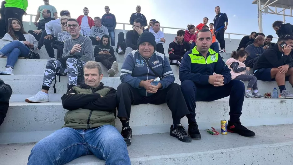 Tριάδα... ΑΠΟΝΑ