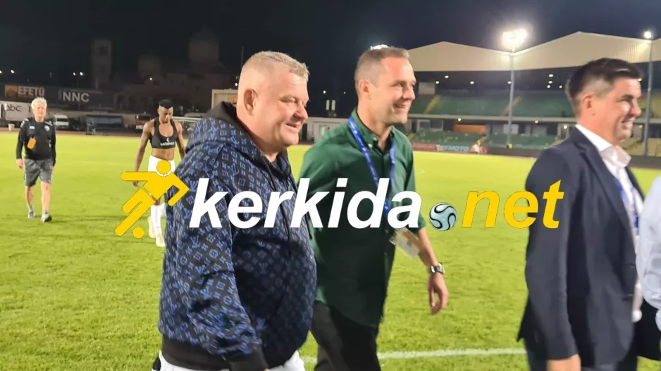 ΦΩΤΟΣ Kerkida/Ευτυχής ο Ντουμπόφ - Πανηγύρισε με παίκτες και κόσμο!